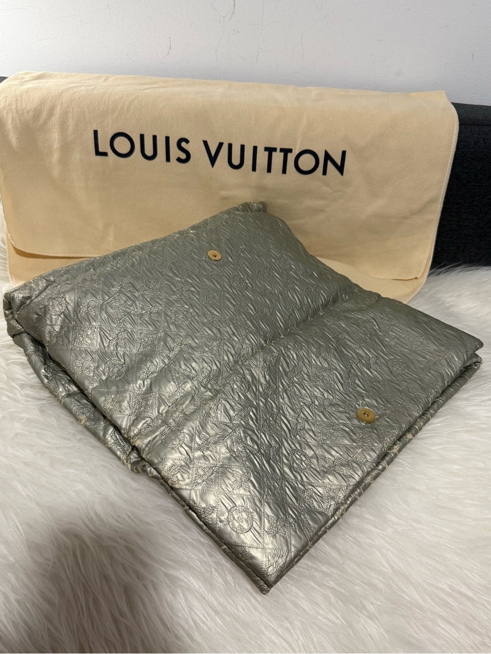 Louis Vuitton Metallic Monogram Limelight GM Clutch Bag (Oversized Silver Pearl) - Picture 5 of 14